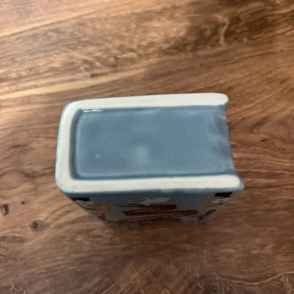 Alice's Adventures in Wonderland Book Pot - Picture 7 of 7